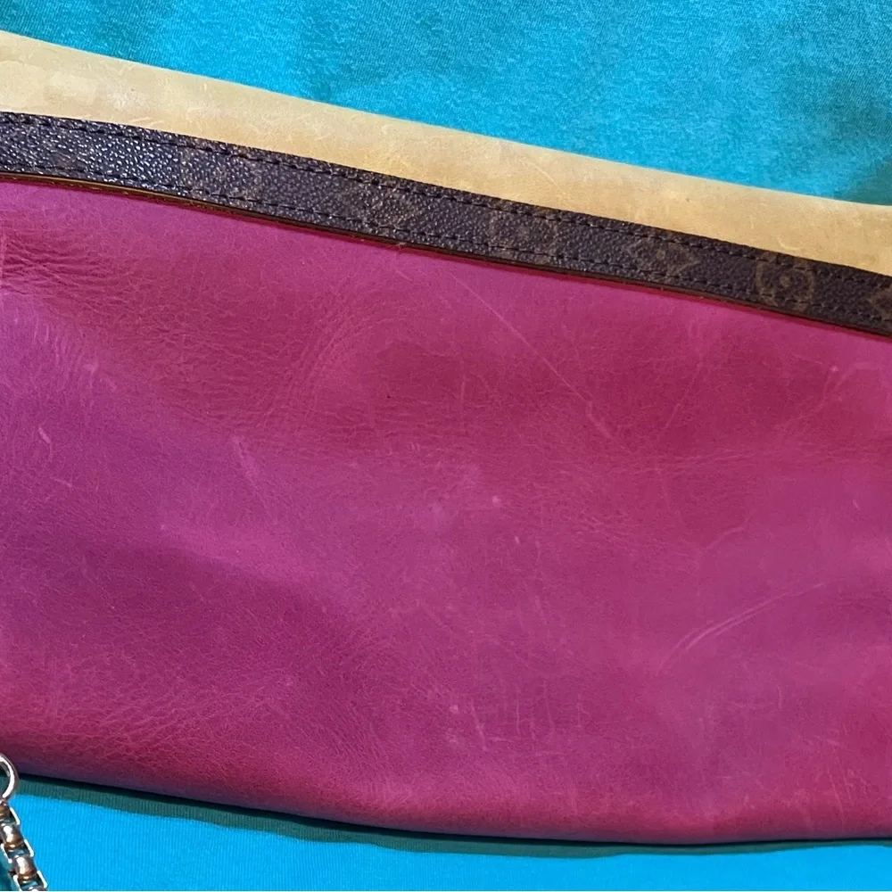 100% Leather envelope, crossbody